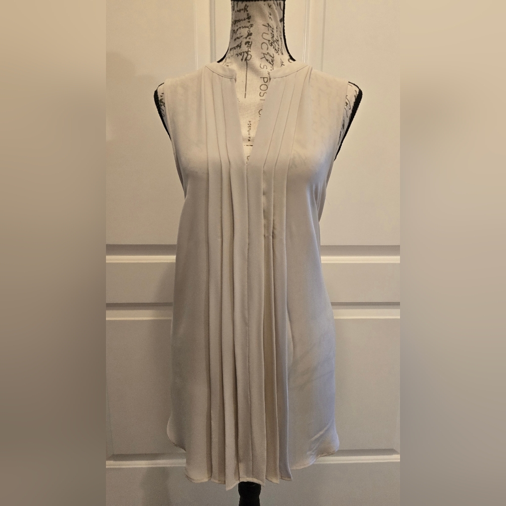 H&M Light Gray Flowy Sleeveless Blouse Size 10 NWOT